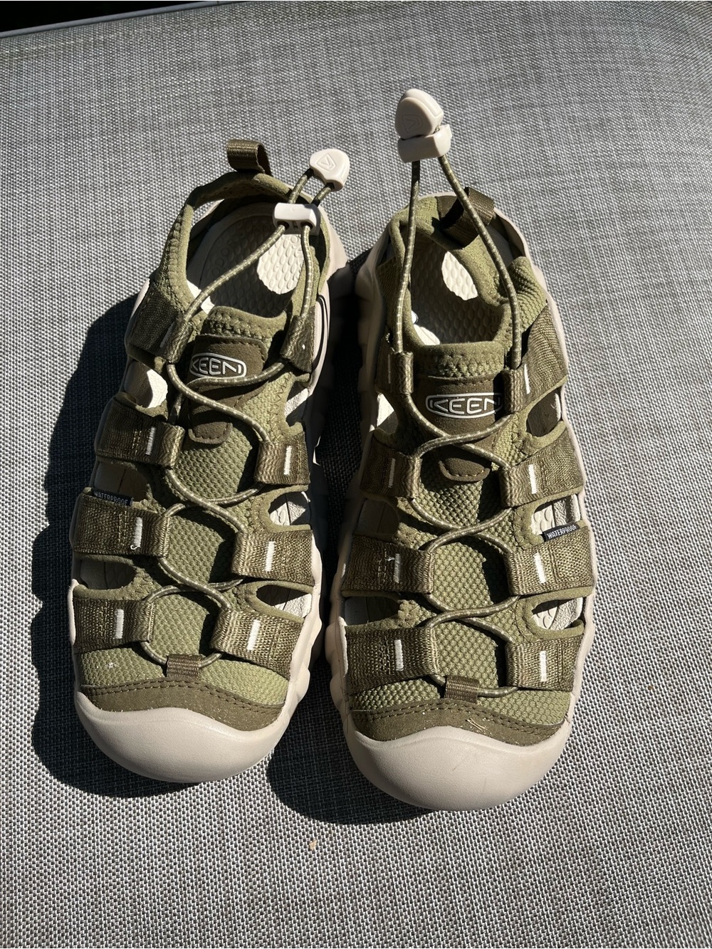 Never Worn Keen Mens Olive Green and Cream Water Shoes